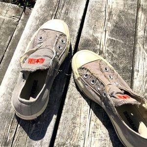 Unisex slip on Converse sneakers
